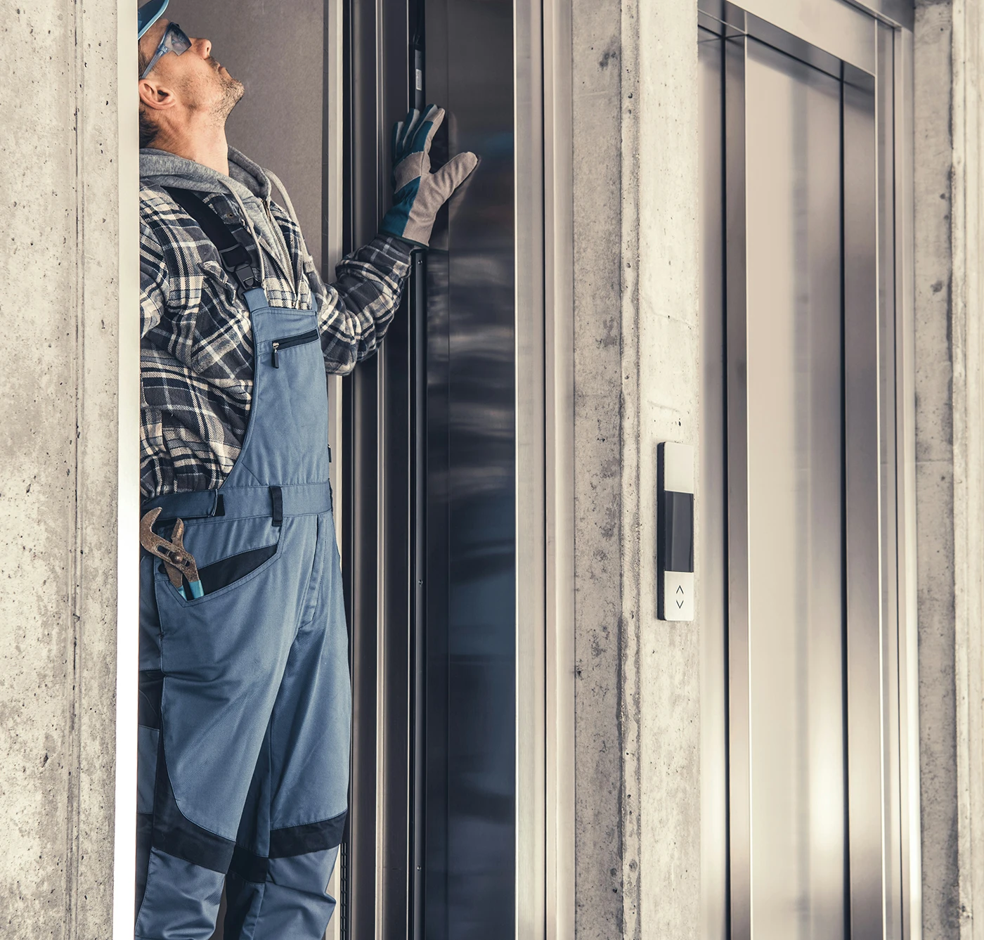 Servizi di manutenzione e assistenza tecnica per ascensori e impianti di elevazione